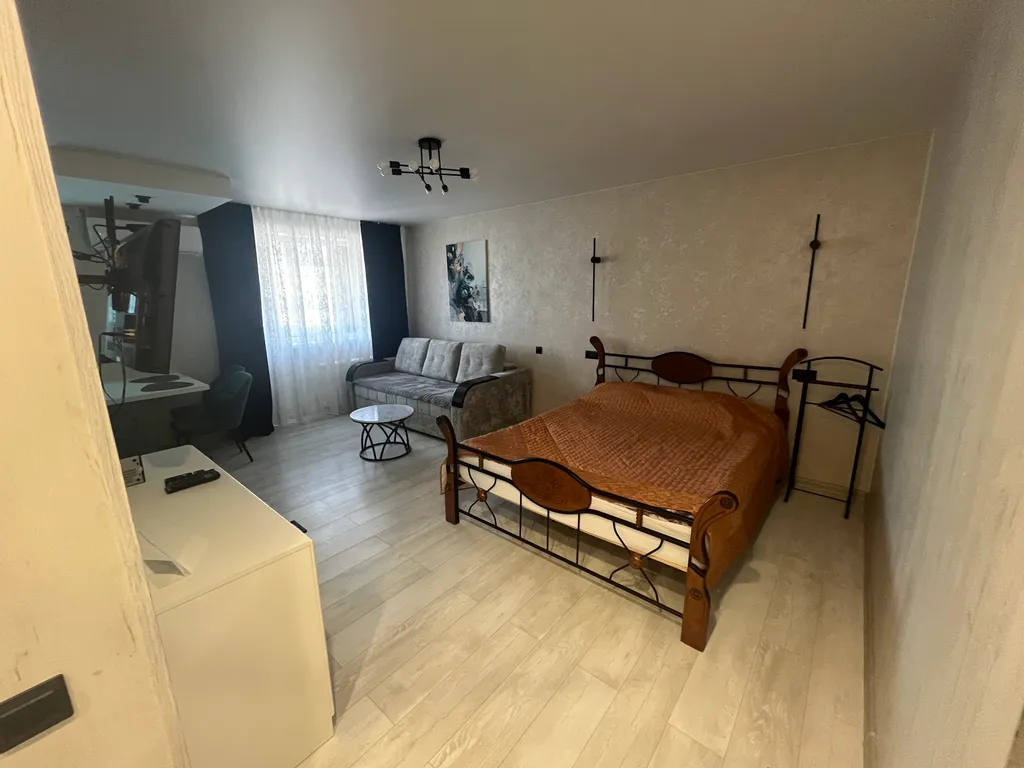 Квартира в центре у площадь Ленина, парка ЦПКиО — аренда посуточно в Волжский