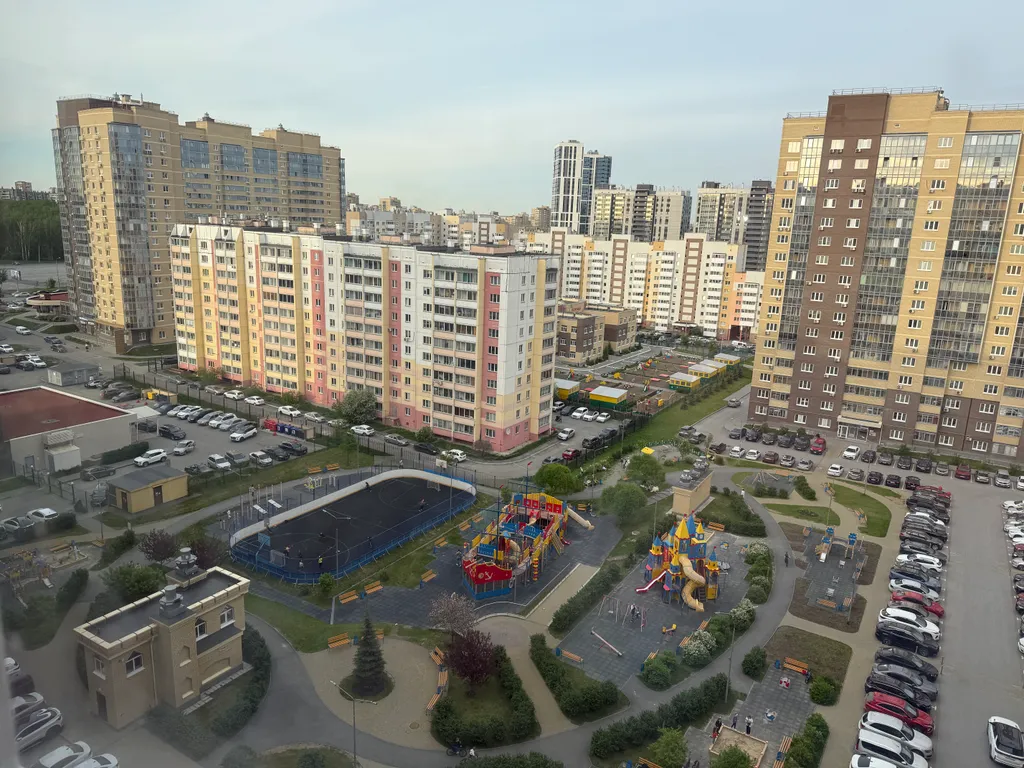 Студия + спальня с джакузи и панорамным балкон около ЛА Трактор