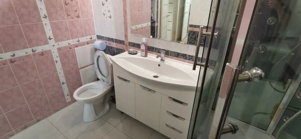 Часть дома на втором этаже с баней и бассейном