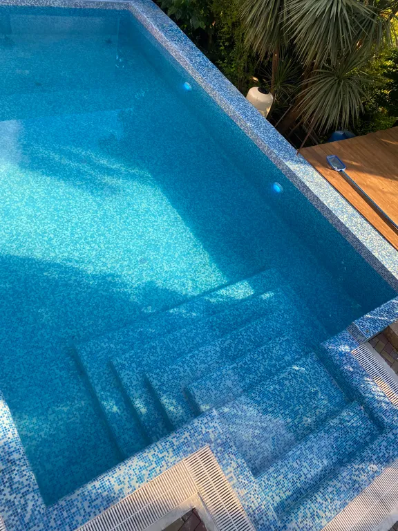 Уютный номер с бассейном