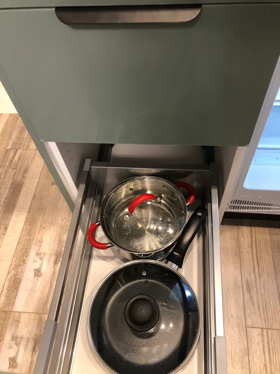 Студия современным новым ремонтом