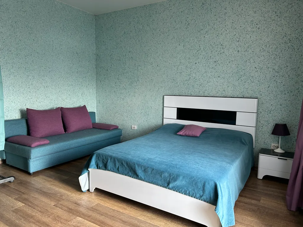 Гостевой дом среди леса с видом на озеро и город