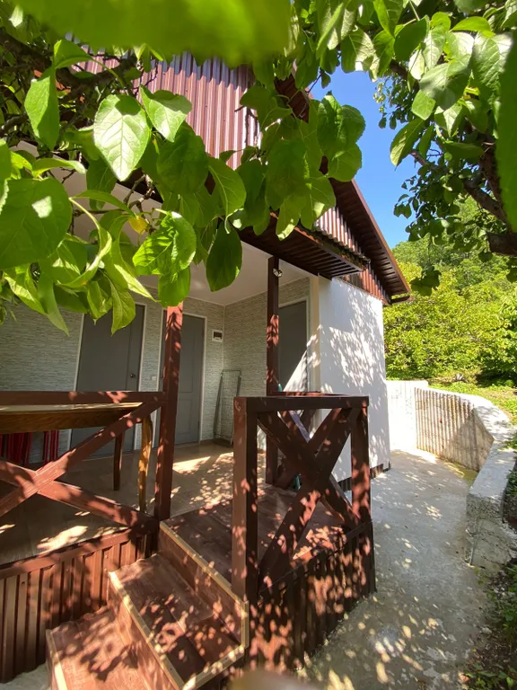 Уютный домик у сада