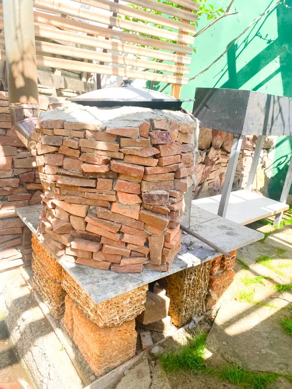 Дом с подогреваем бассейном, зоной отдыха в самом центре Новороссийска