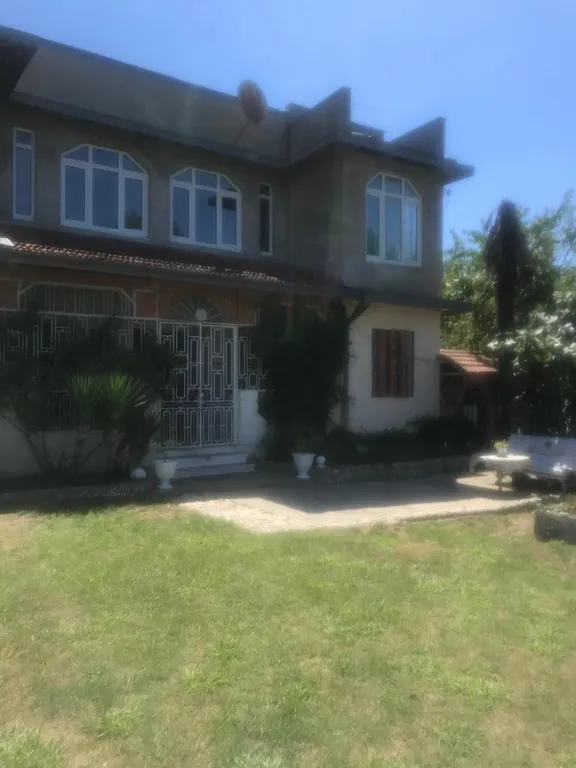 Комната в частном доме с большим двором