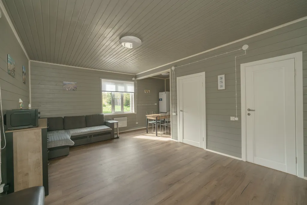 Новый загородный дом у реки с баней и бассейном