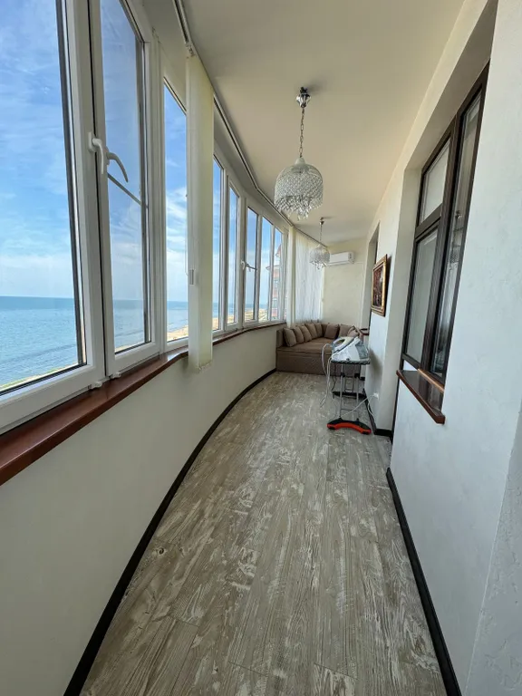 Квартира с видом на море, квартира на берегу моря