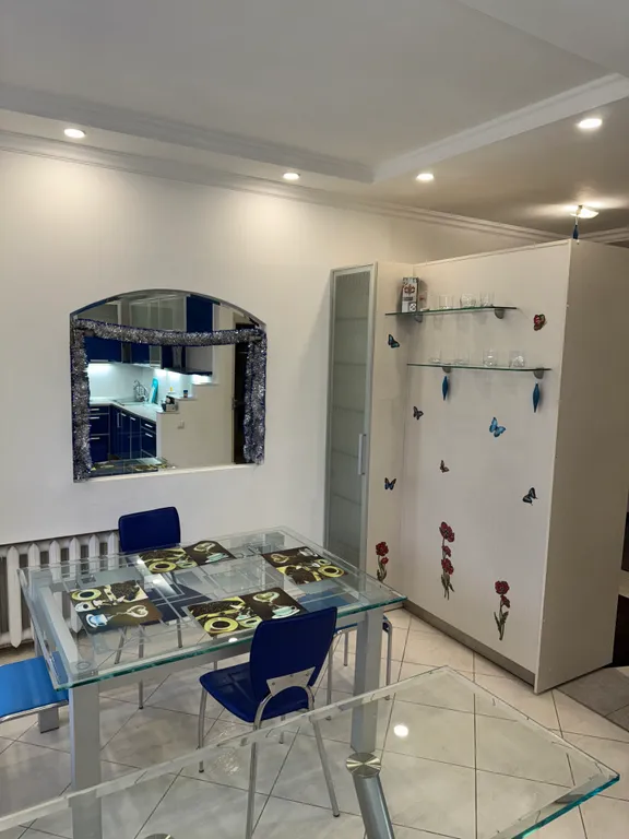 On two levels with two bathrooms