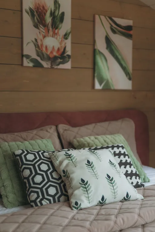 Дом с баней бочкой у воды и леса Green house