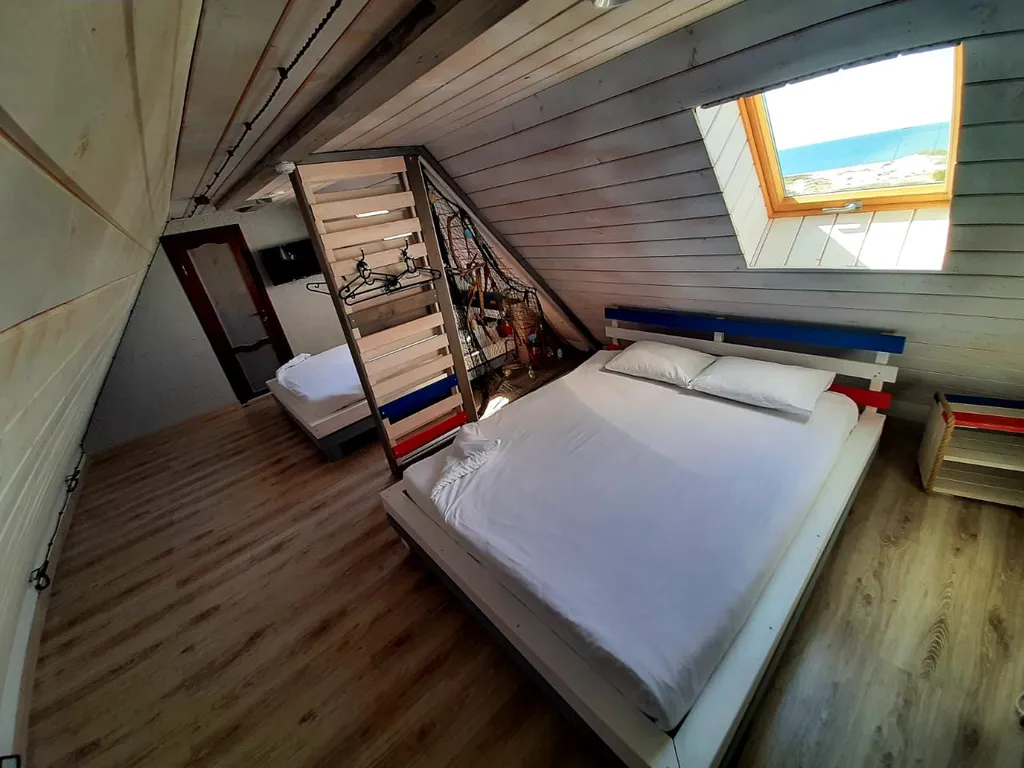 Двухуровневый номер с видом на море