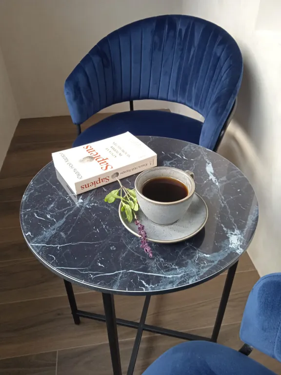 Дизайнерская квартира с камином в центре