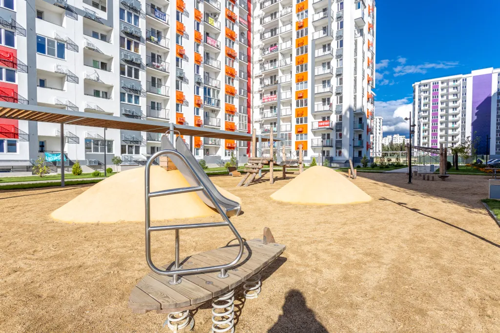 Современная студия Морент с ярким интерьером в жк фрукты