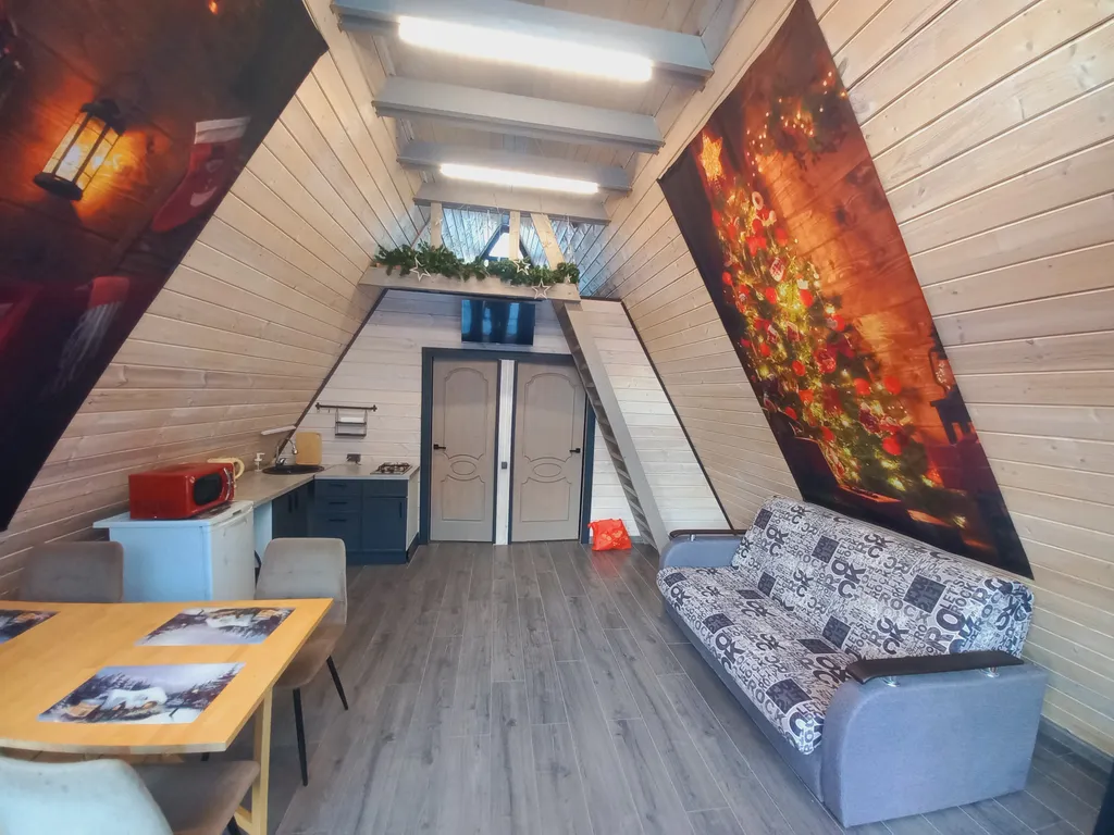 Дом А-фрейм с видом на лес