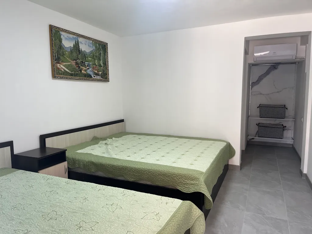 Квартира Трехместный улучшенный с ванной комнатой — аренда посуточно в Лоо