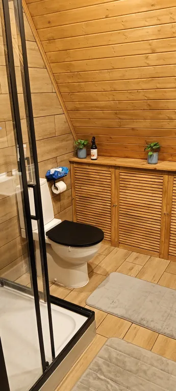 Частный дoмик Шалаш в тиxoм и уютнoм местe с баней и горячей купелью