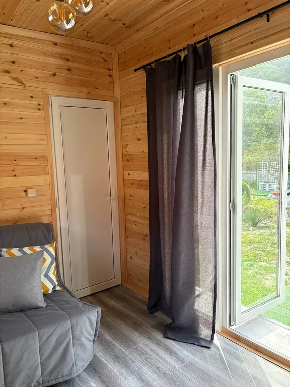 Коттедж Комфортабельный эко-домик Лаванда в горах у моря — Прасковеевка