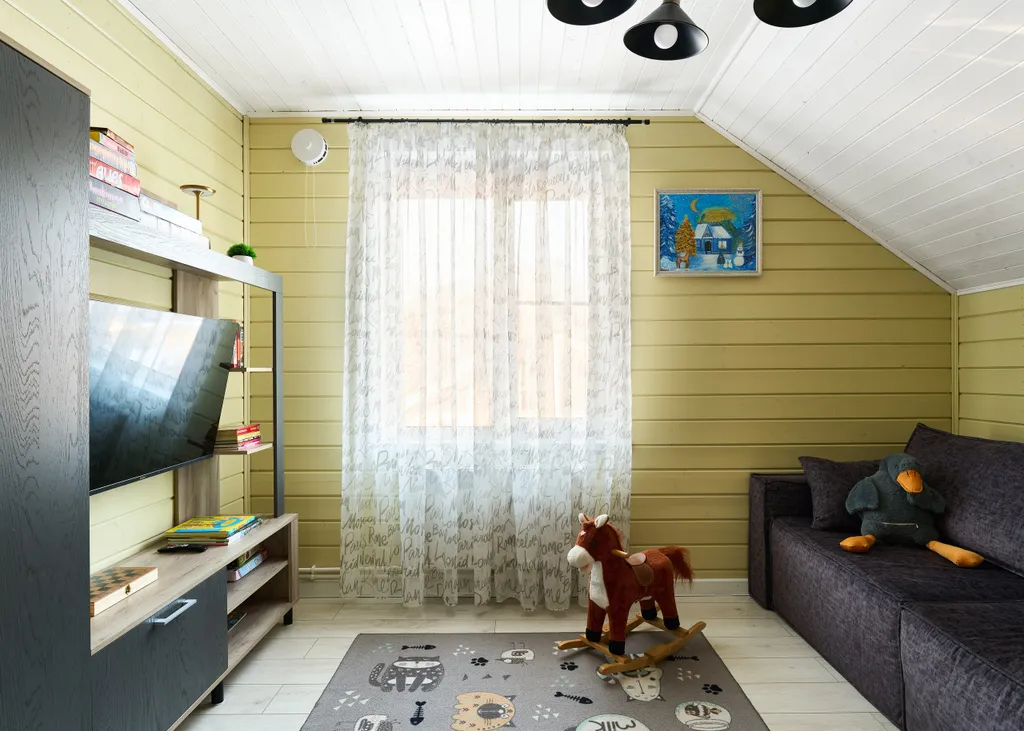 Дом в лесу у озера