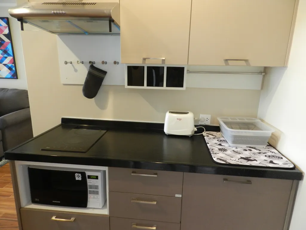 Студия с фронтальным видом на море