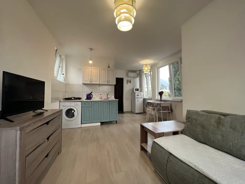 Двухкомнатная квартира в центре возле Массандровского пляжа