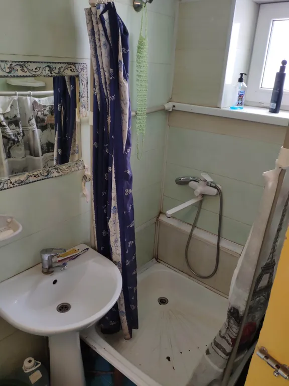 Комната в доме район црб, рынок