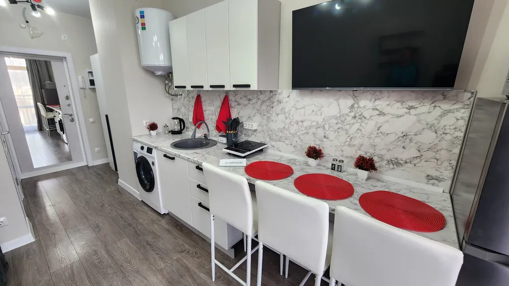 Красивая студия с видом на горы