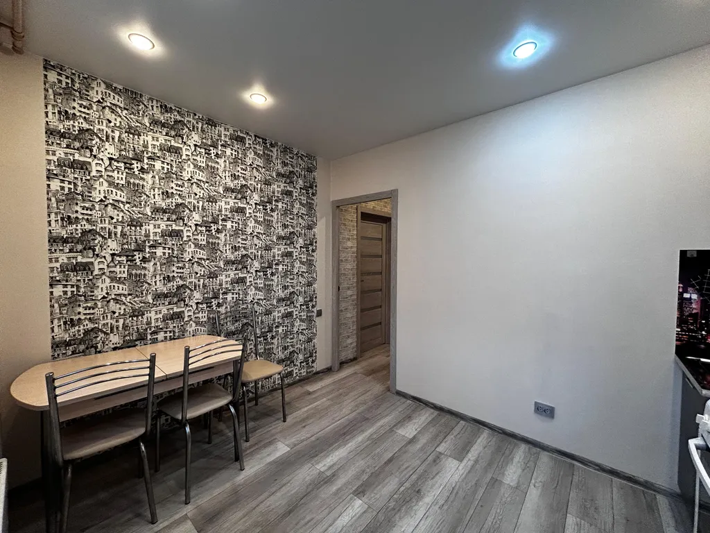 Современная квартира рядом с МНТК имени Федорова и СК Заря