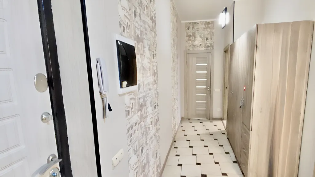 В тишине, и в людях