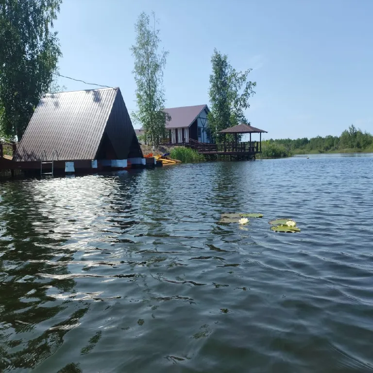 Дом отдыха на берегу озера