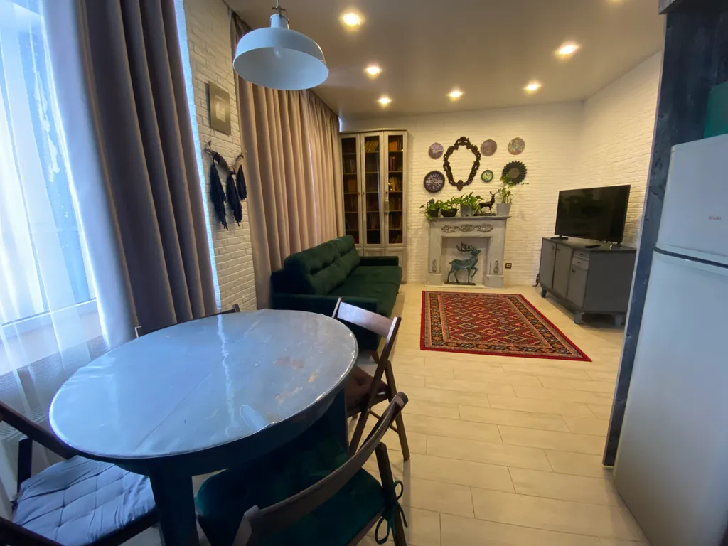 Уютная квартира около зоопарка с видом на пруд