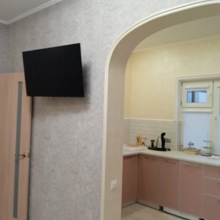 Уютный дом в частном секторе с парковой ваших машин