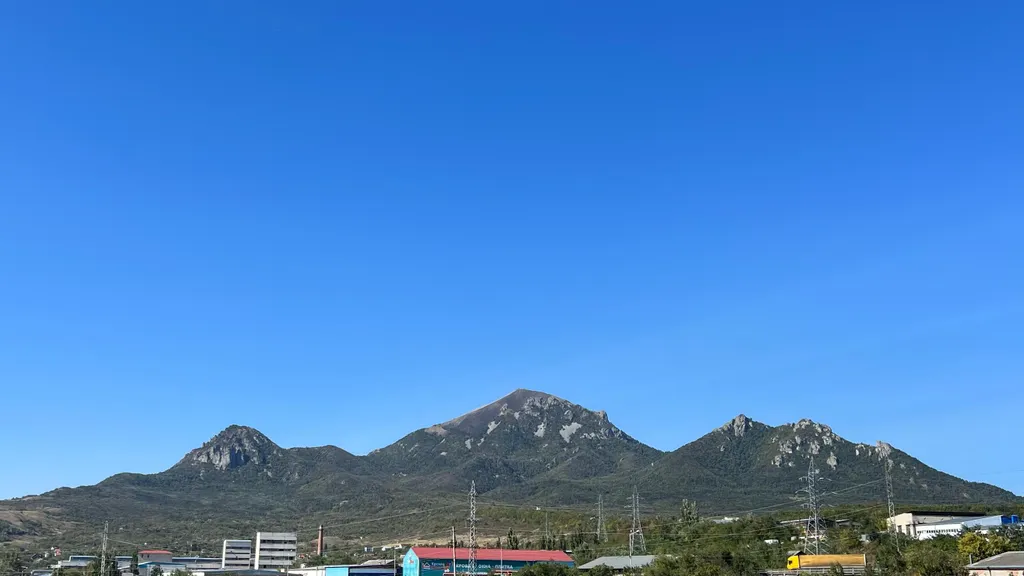 Еврооднушка с видом на Бештау