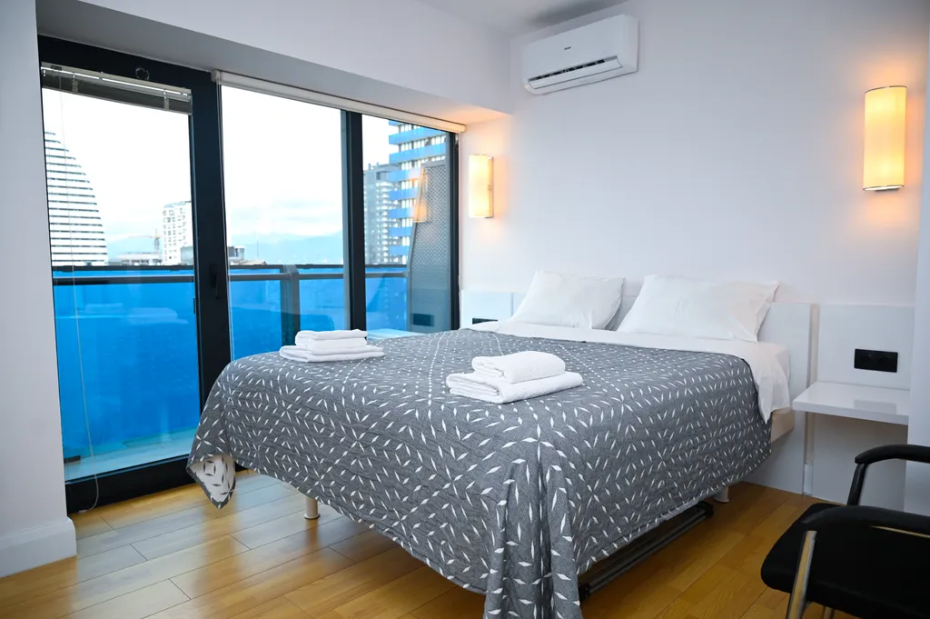 Большая 2+1 с шикарным видом на море и набережную, 22 этаж