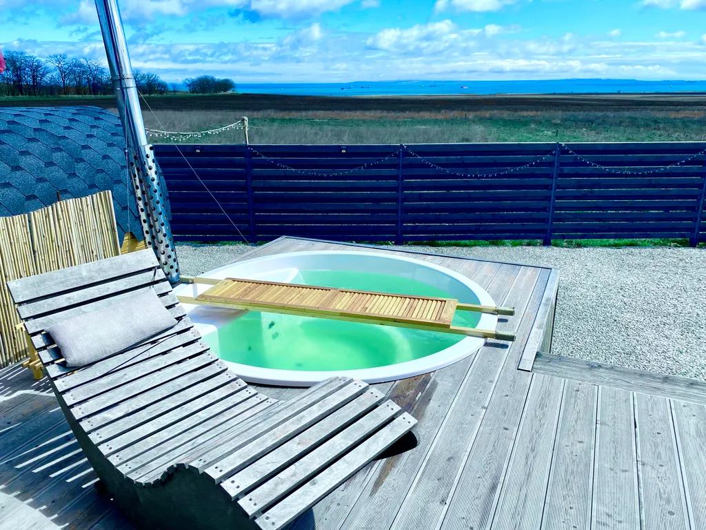 Домик а фрейм для круглогодичного отдыха с джакузи и баней