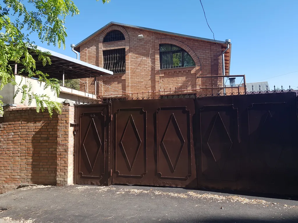 Коттедж Просторный дом в Кисловодске у нарзанного источника — Кисловодск