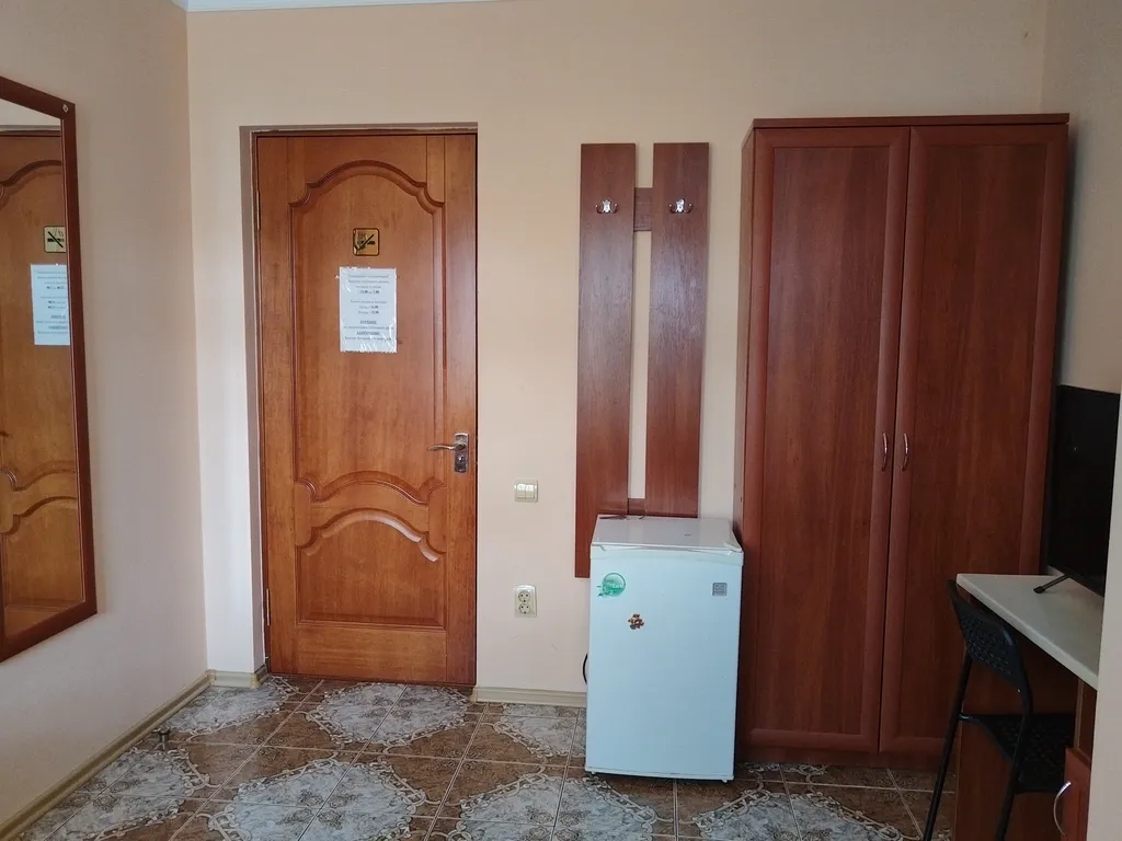 Квартира Квартира Двухместный уютный номер в Гостевом доме "Легенда" с бассейном. — Анапа