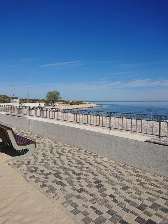 Студия на берегу моря, первая линия