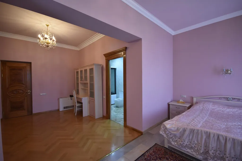 Шикарная вилла с 2-я бассейнами и джакузи