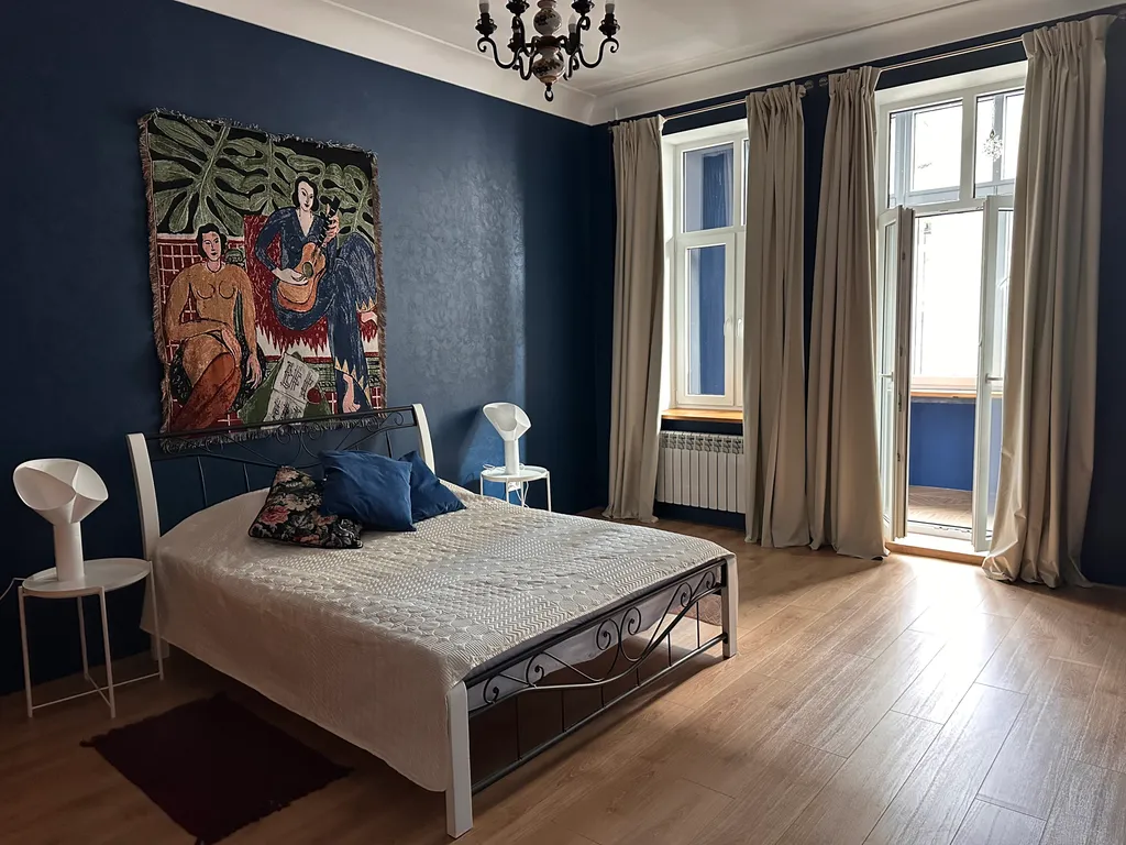 Великолепная большая историческая квартира