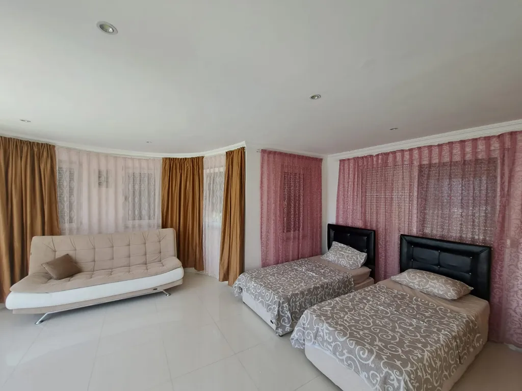 Частная вилла с собственным бассейном