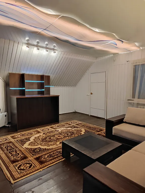 Дом с прудом