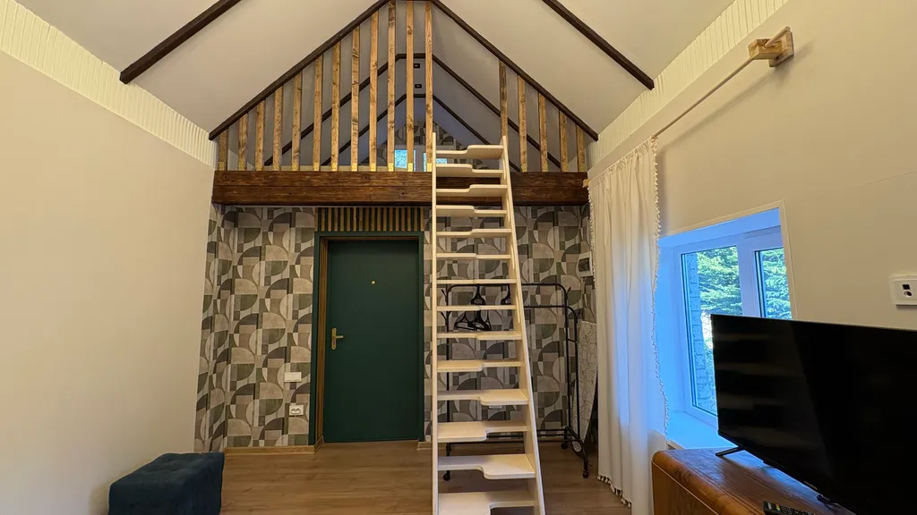 Домик на море, тихое и спокойное место, дубовая роща