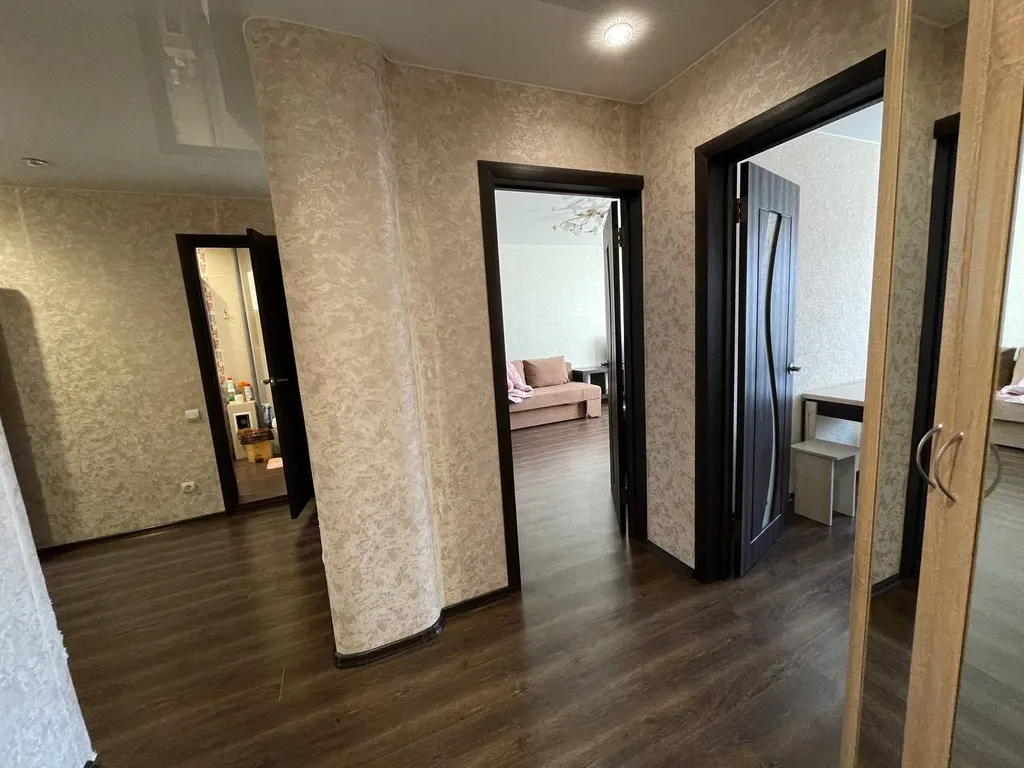 В центре Ишима, просторная 2-комнатная для командировок и семьи