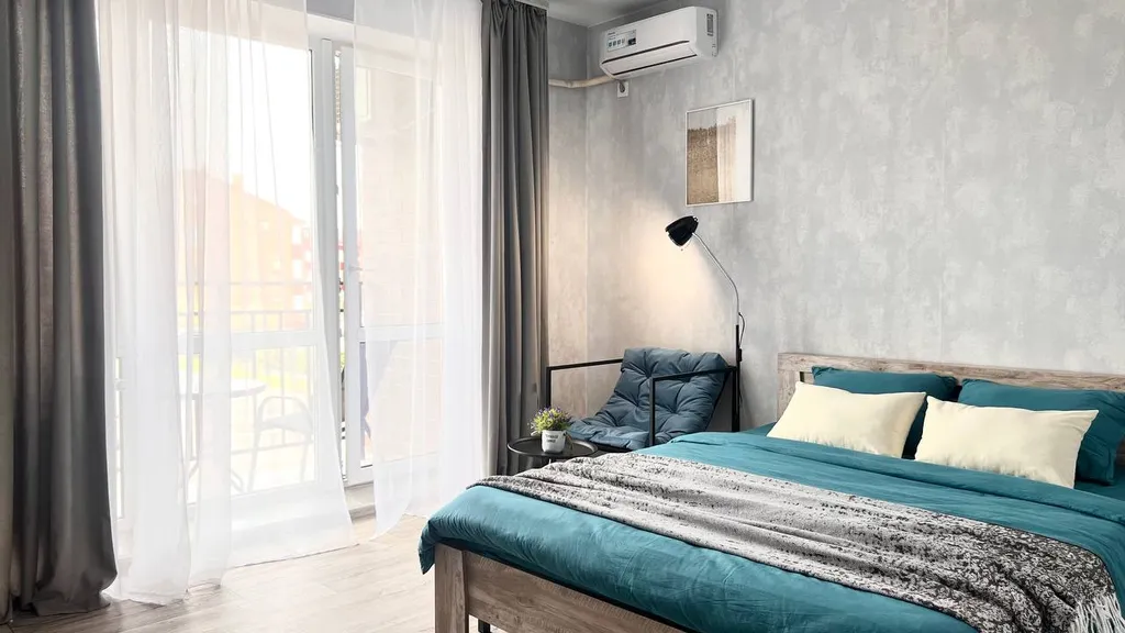 Новый апартамент с зоной отдыха на балконе