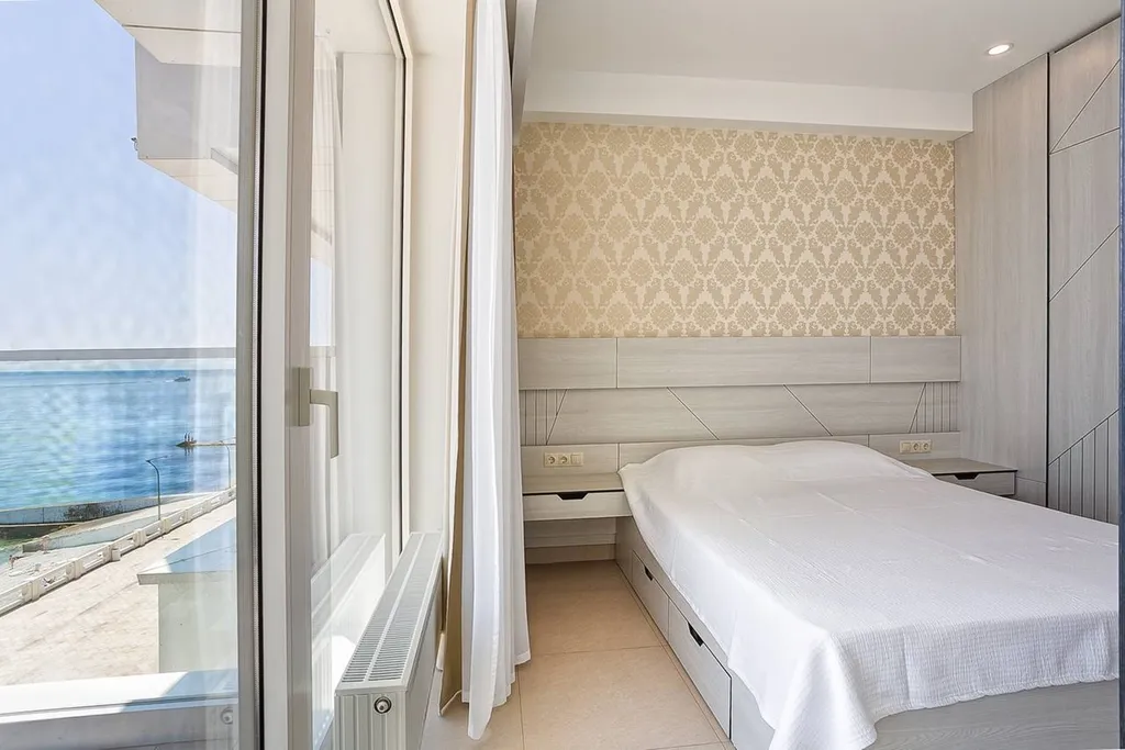 Светлая уютная квартира с видом на море, город и горы