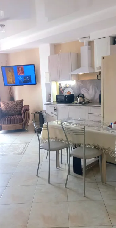 Большая двухкомнатная квартира в центре Адлера