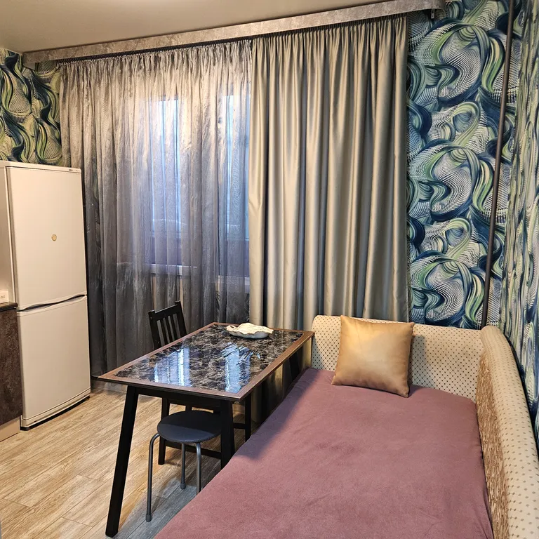 Квартира с лоджией возле станции в центре города