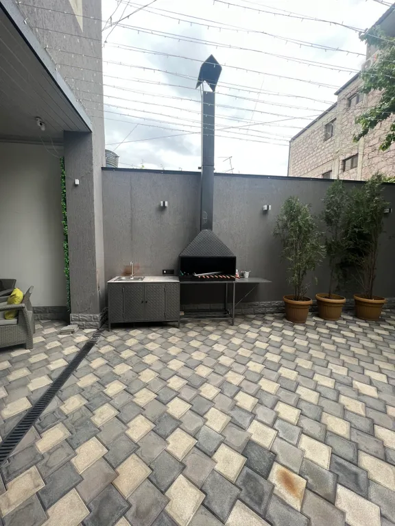 Sweet Yellow Apartment Self Check In