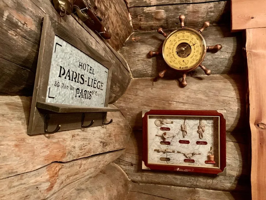 Чудесное место у озера с камином и русской баней