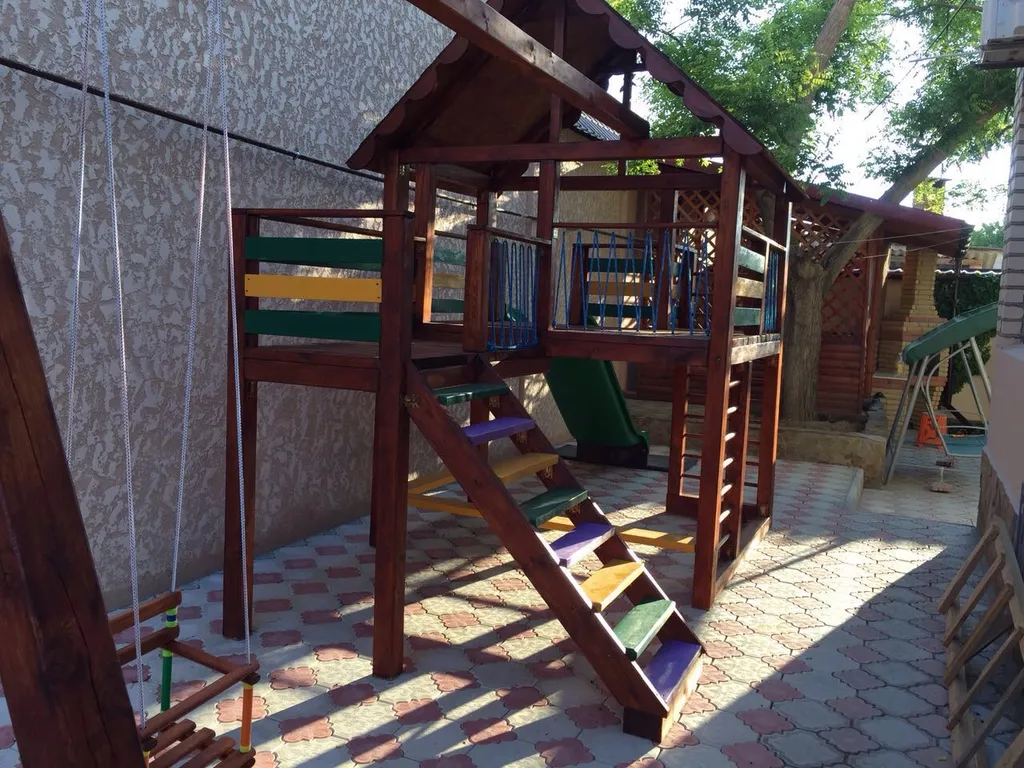 Большой дом в Евпатории со своим двором