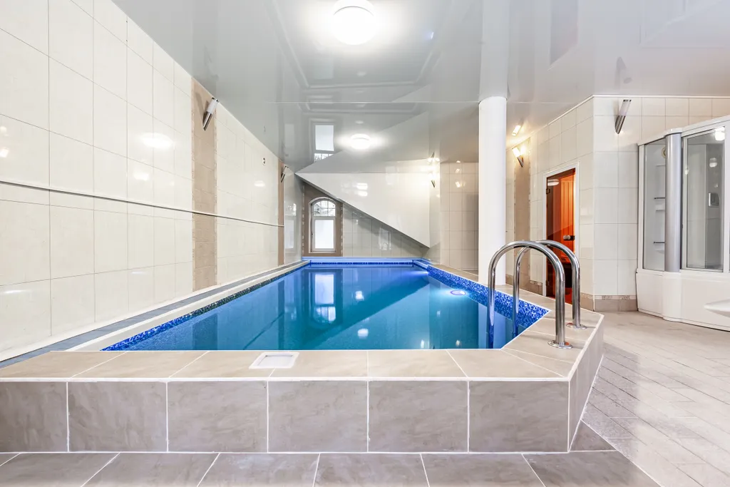 Коттедж с бассейном и сауной — аренда посуточно в Москва